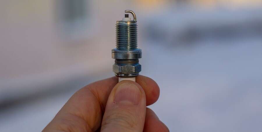 Eine vollkommen saubere Zündkerze ist ein Alamsignal Eine vollkommen saubere Zündkerze ist ein Alamsignal