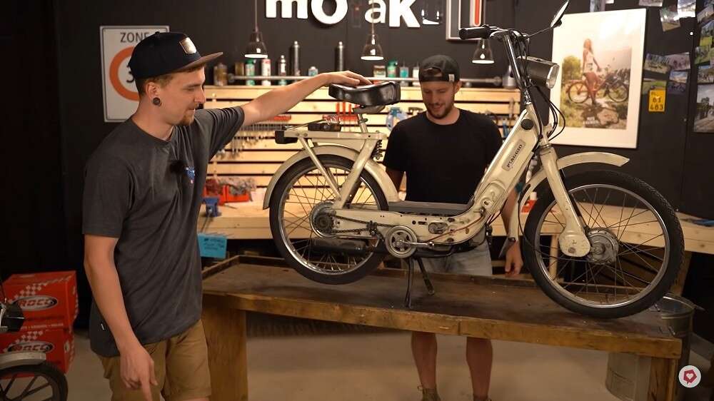 Wichtig ist es, die Dokumente mit dem Typenschild und der Rahmennummer abzugleichen Wichtig ist es, die Dokumente mit dem Typenschild und der Rahmennummer abzugleichen