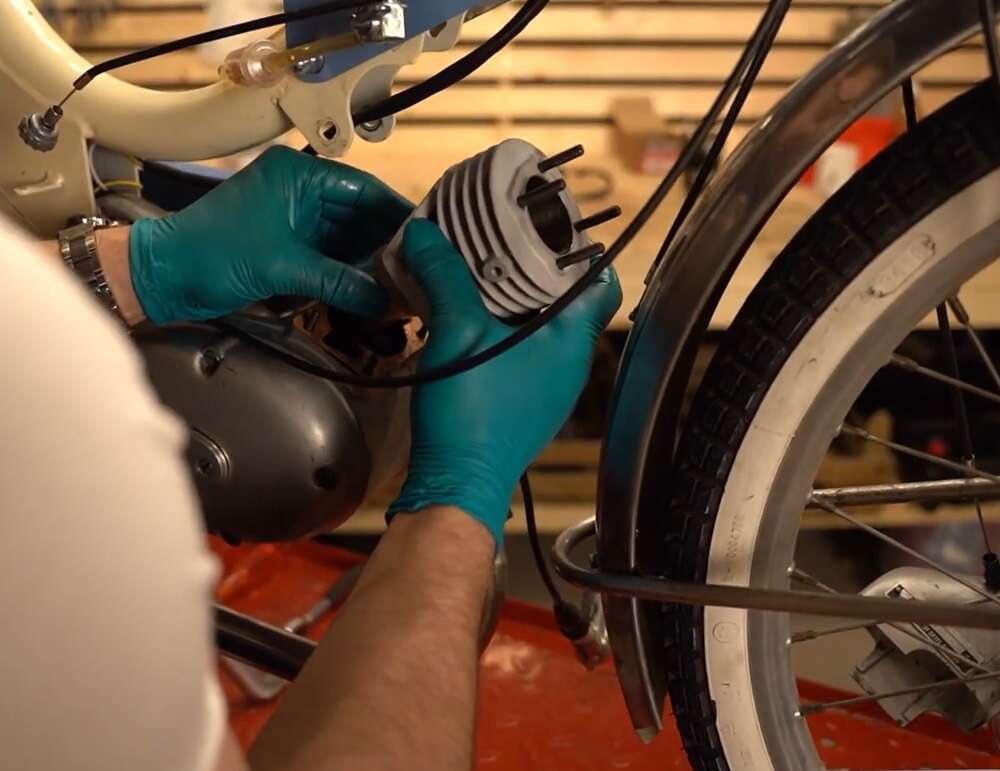 Es kommt vor, dass der Zylinder zerlegt werden muss Es kommt vor, dass der Zylinder zerlegt werden muss