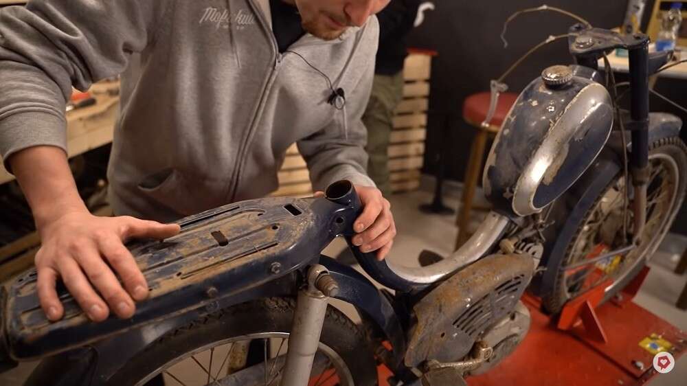 Sattel niedrig schwarz «SACHS» Schriftzug Sattel niedrig schwarz «SACHS» Schriftzug