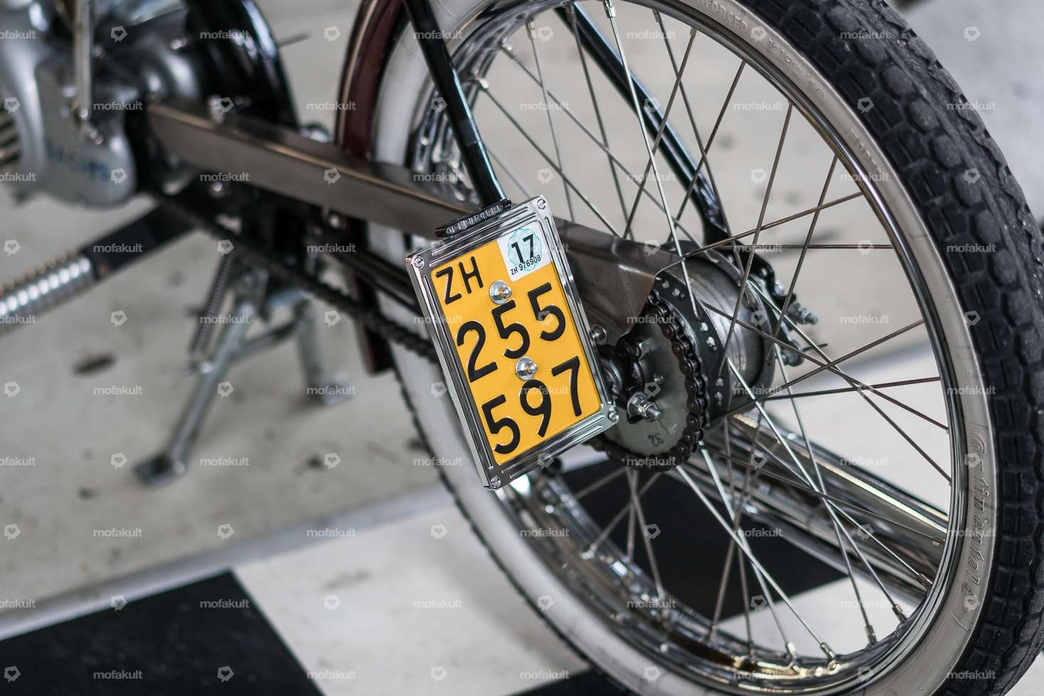 66HEROES Cadre de numérotation Custom chromé (version CH) Carousel Image 4