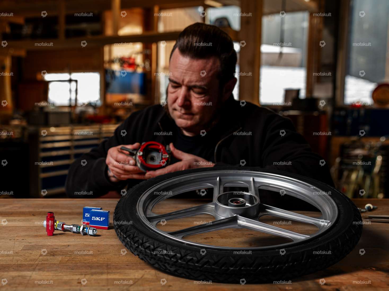 Siggnature hub revision (grooved ball bearing) front wheel 17" | Pony GTX 521 Carousel Image 1