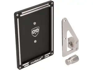 66HEROES license plate holder set incl. frame & mounting pin on the left side (CH version) 66HEROES license plate holder set incl. frame & mounting pin on the left side (CH version)