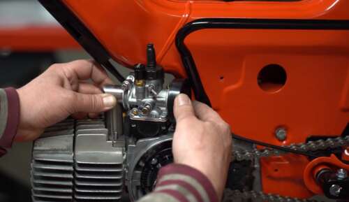 Mofa-Vergaser im Ultraschallbad reinigen Mofa-Vergaser im Ultraschallbad reinigen